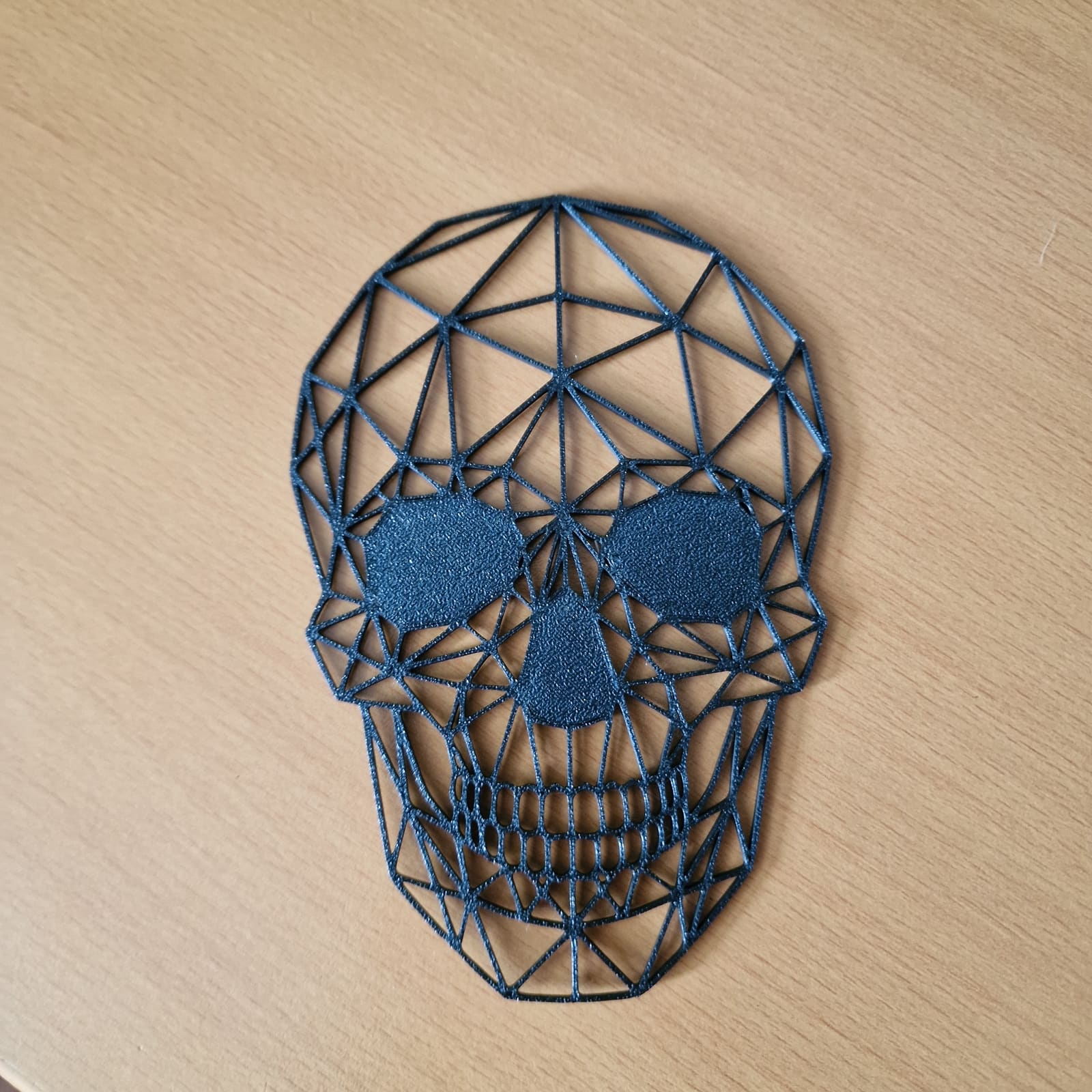 Feines 3D-gedrucktes Linienmotiv Totenkopf