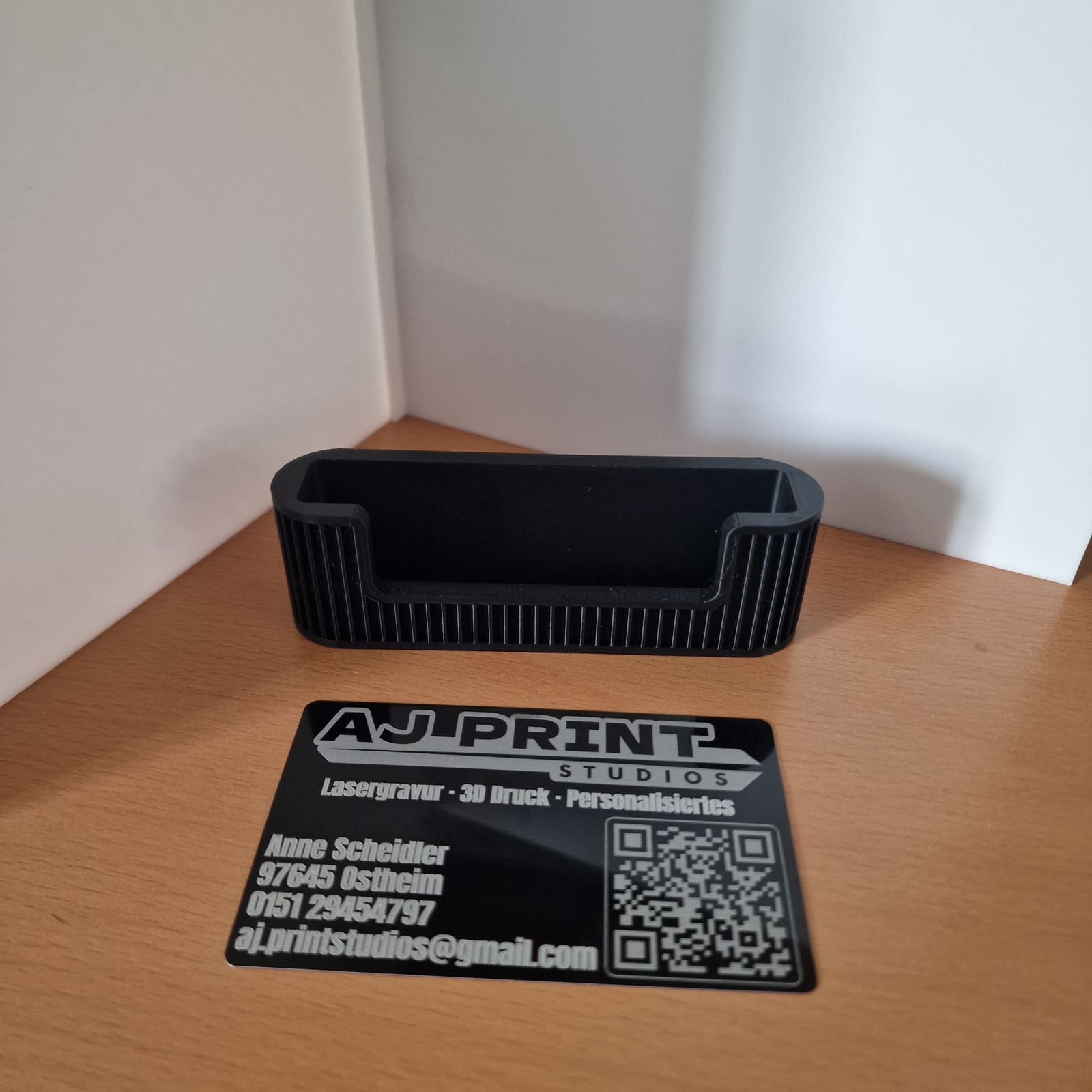 3D-gedruckter Visitenkartenhalter mit Aluminium-Visitenkarten
