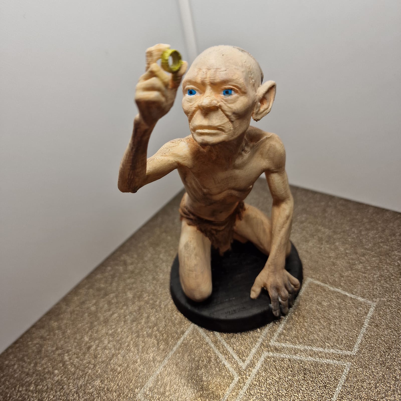 3D-gedruckte Fantasy-Figur mit Sockel