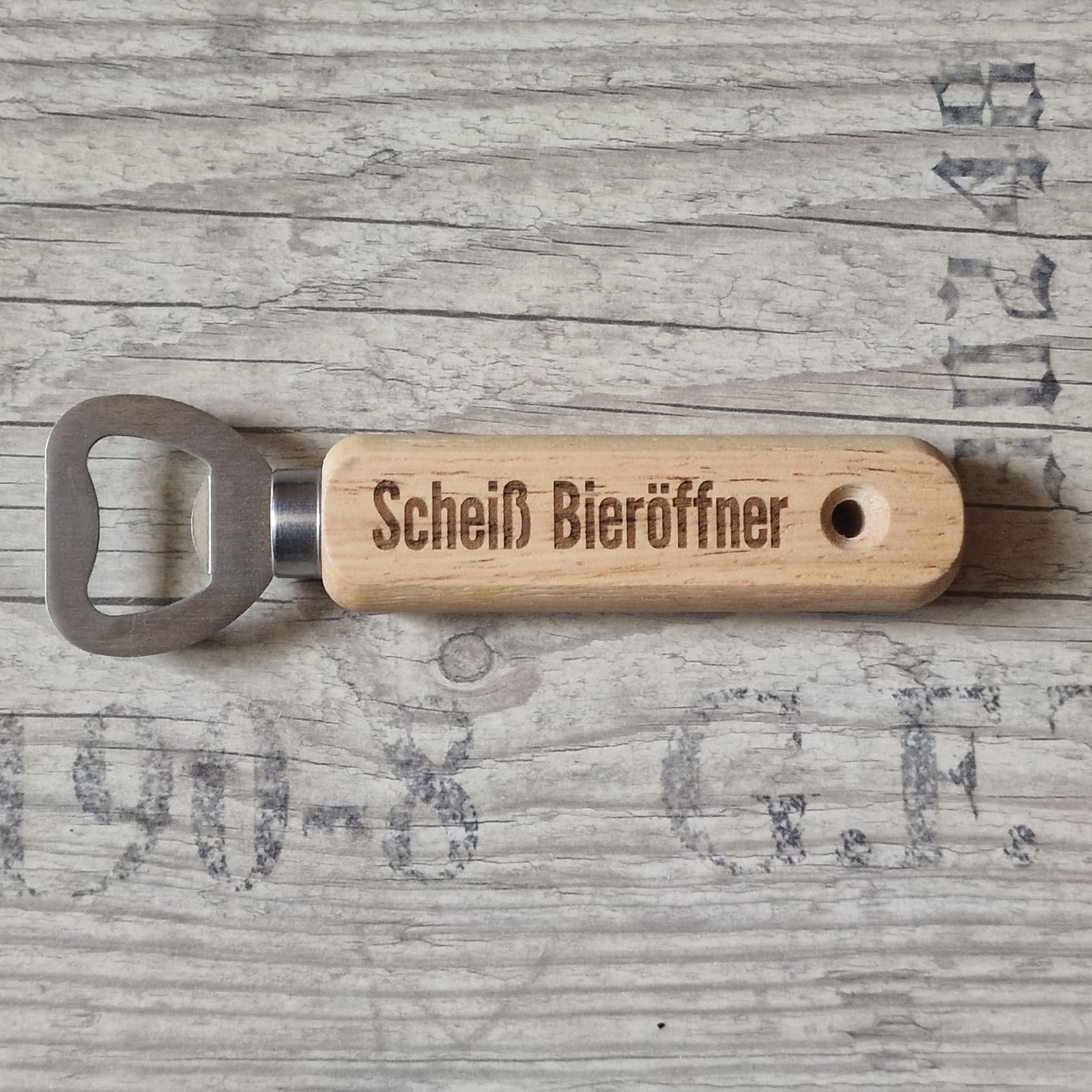 Lasergravur auf Bieröffner mit Holzgriff